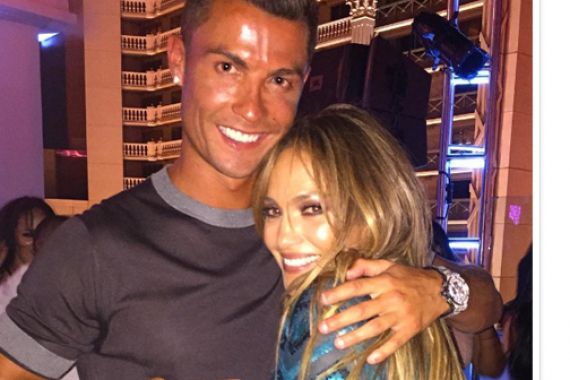 Auw!! Ronaldo Kedapatan Asyik-asyik dengan Jennifer Lopez - JPNN.COM