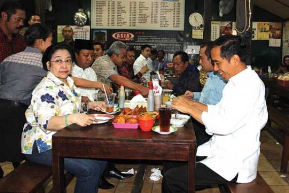 Reshuffle di Hari Weton Jokowi dan Kudatuli - JPNN.COM