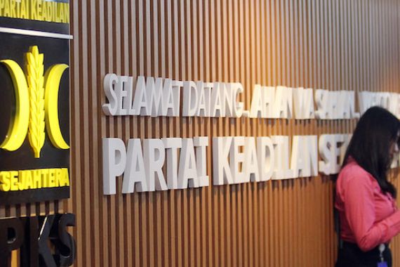 PAN dan Golkar Berpaling ke Jokowi, PKS Pilih Bertahan di Oposisi - JPNN.COM