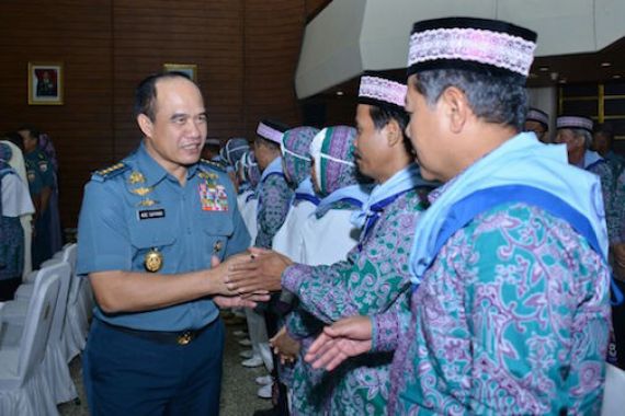 PENTING! Pesan Laksamana Saat Melepas 173 Jemaah Haji TNI AL 2016 - JPNN.COM