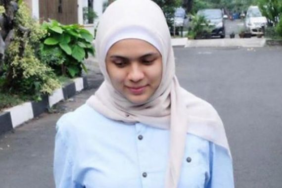 Nycta Gina Berhijab, Rizky Kinos tak Kaget - JPNN.COM