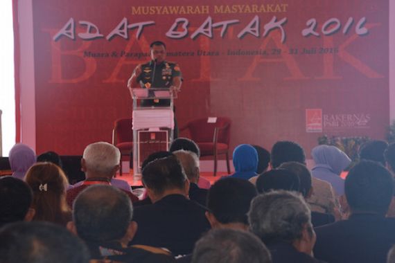 Kepada Tokoh Adat, Panglima Menitipkan Keutuhan NKRI - JPNN.COM