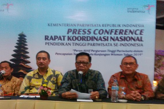 Dukung Program 20 Juta Wisman, DPR Bakal Gelontorkan Dana Triliunan - JPNN.COM