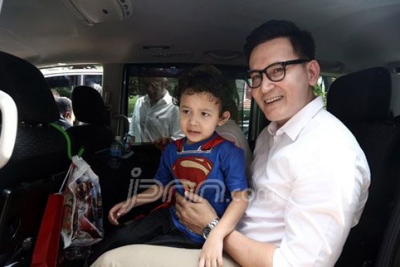 Hak Asuh Anak Jatuh ke Mantan Suami, Dewi Rezer Malah Setuju - JPNN.COM