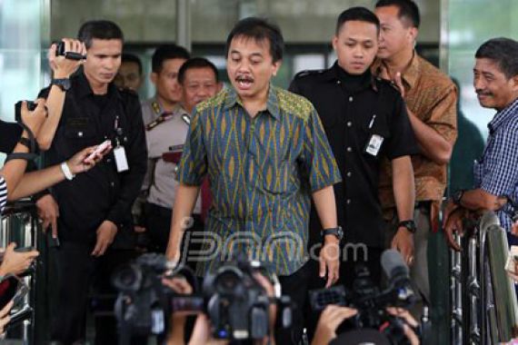 Ketua DPRD Surabaya Sebut Roy Suryo Ngawur dan Cari Sensasi - JPNN.COM
