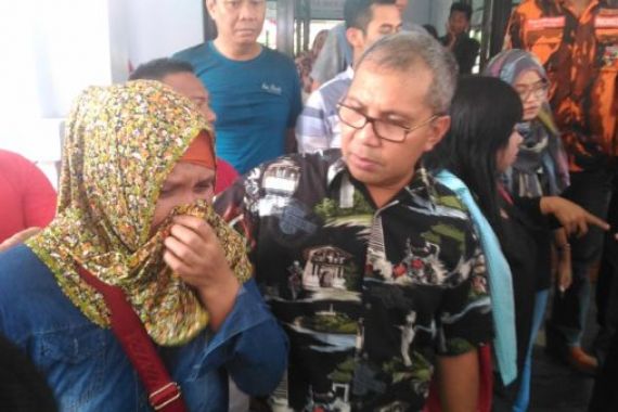 Polisi dan Satpol PP Bentrok, Wali Kota Sedih Lalu Menangis - JPNN.COM
