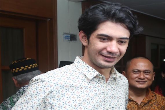 Reza Rahadian Terselip di Kisah Cinta Tika Bravani dan Dimas Aditya - JPNN.COM