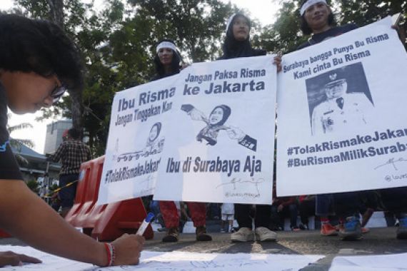 Tak Rela Risma ke Jakarta, Warga Surabaya Bikin #SaveRisma - JPNN.COM
