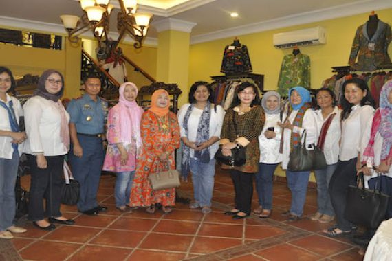Pengurus Pusat Jalasenastri Kunjungi Museum Batik Pekalongan - JPNN.COM