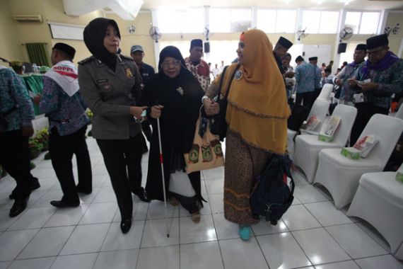 Kisah Musdalifah, Wanita Tunanetra yang Sudah 3 Kali Naik Haji - JPNN.COM