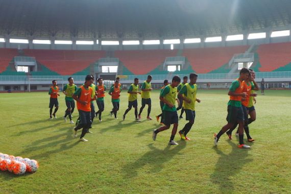 Lihat Nih, 24 Pemain Timnas Senior Gelar Latihan Perdana - JPNN.COM