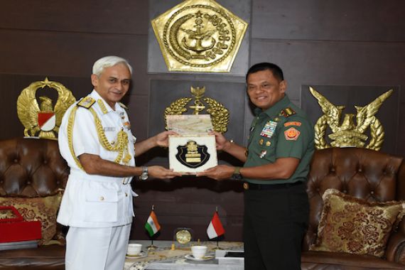 Panglima TNI Terima Kunjungan Kehormatan KSAL India - JPNN.COM