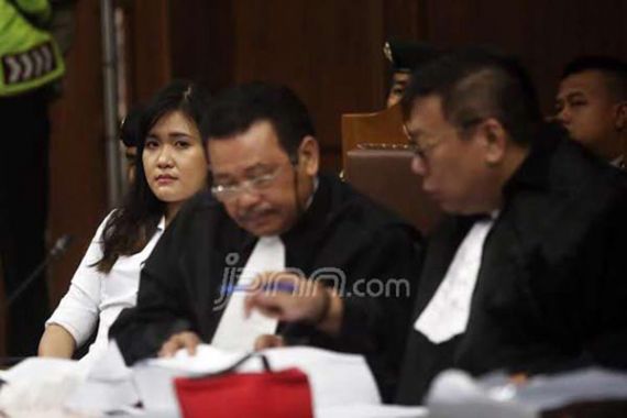 Pengacara Minta Hakim Binsar Diganti karena Bikin Jessica Sakit - JPNN.COM