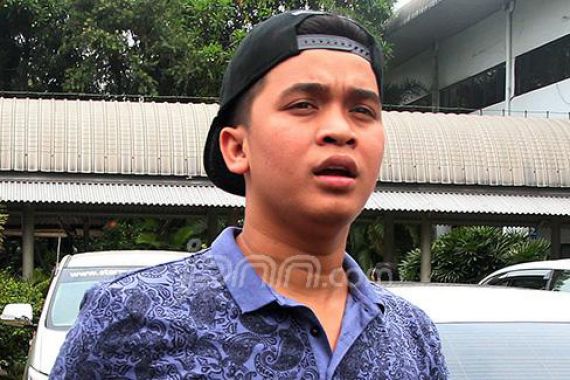 Artis Ini Pasang Behel Demi Penampilan - JPNN.COM