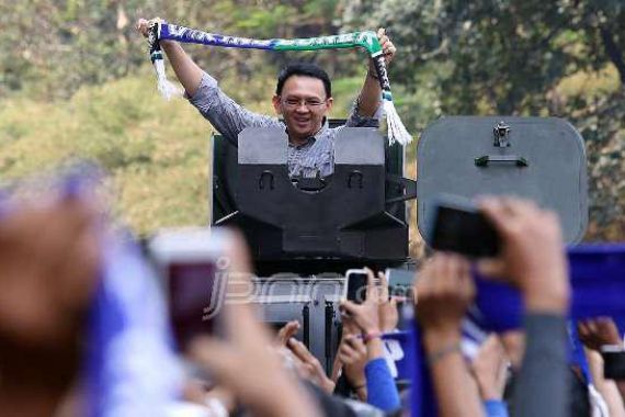 Tiga Jam Mau Daftar KPUD...eh Bu Mega Bilang Ahok - JPNN.COM