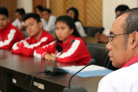 Kemenpora Lepas Tim Indonesia Berlaga di 5th Asian Schools - JPNN.COM