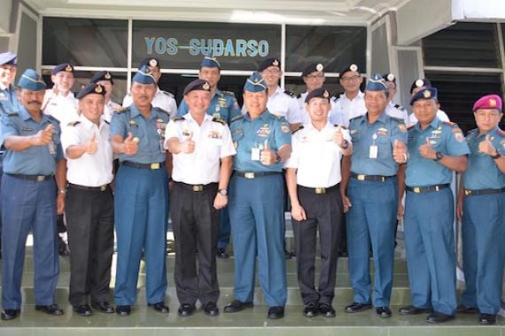 Komandan Kapal Perang Singapura Sowan Ke Lantamal V - JPNN.COM