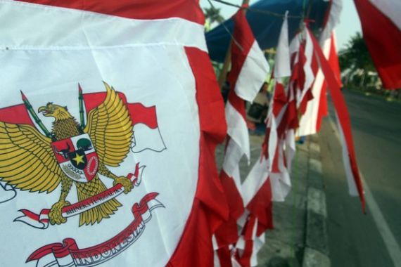 17.845 Bendera Merah Putih di Perbatasan RI-Malaysia - JPNN.COM