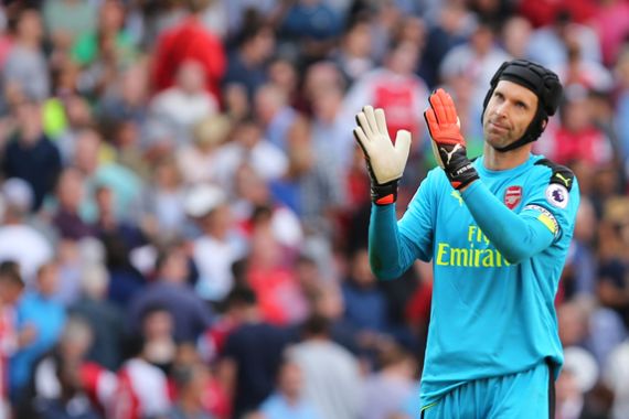 Dijebol 4 Gol Liverpool, Petr Cech Nabrak Tiang di Parkiran Emirates - JPNN.COM