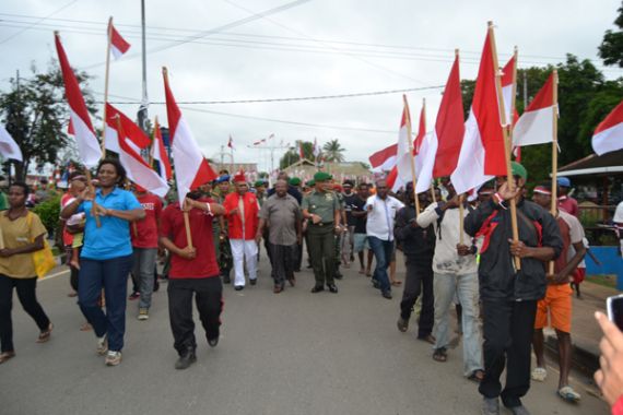 1945 Bendera Merah Putih Berkibar di Merauke - JPNN.COM