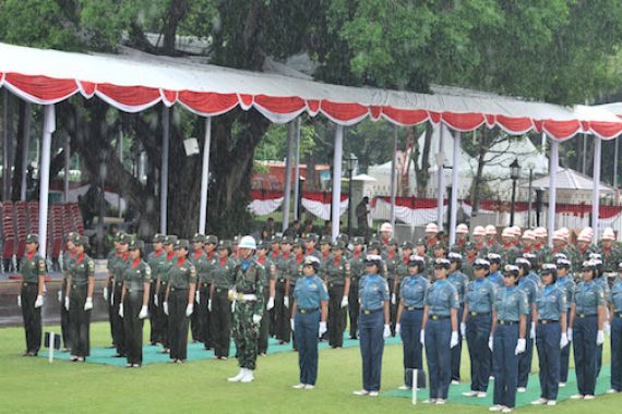 Ribuan Personel TNI Terlibat HUT RI Ke-71 di Istana Merdeka - JPNN.COM