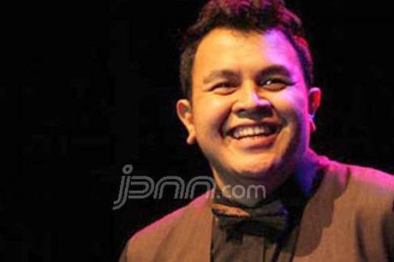 Gara-gara ini, Tulus Sering Menang Lomba Makan Kerupuk - JPNN.COM