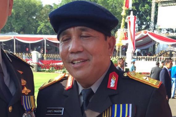 Luhut Si Penyusup Istana Pernah Terima Pangkat Kehormatan dari Polri - JPNN.COM