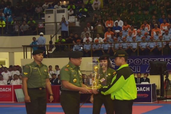 Kejurnas Karate Piala Panglima TNI Resmi Dibuka - JPNN.COM