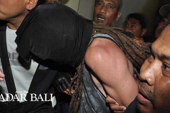 Pembunuhan Polisi di Bali, Wanita Bule Ditangkap Bersama Pacar - JPNN.COM