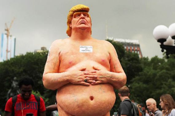 Patung Tanpa Busana Donald Trump Bikin Heboh Lima Kota - JPNN.COM