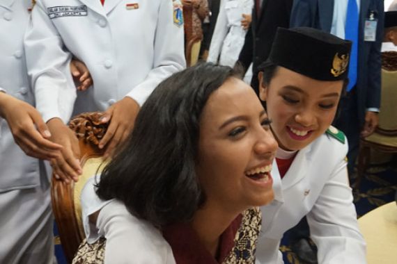 Gloria Ingin Seperti Jokowi - JPNN.COM