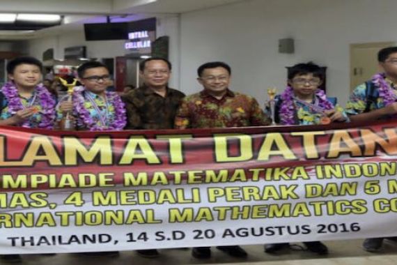 Pelajar SMP Indonesia Gondol Emas di Olimpiade Matematika Dunia - JPNN.COM