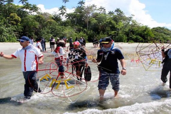 Lanal Bengkulu Bina Lingkungan Pesisir - JPNN.COM