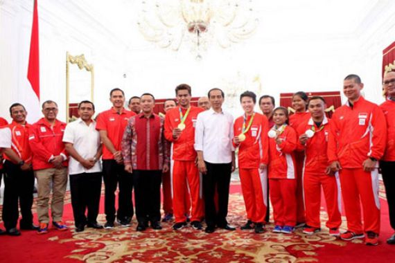 Atas Nama Rakyat Indonesia, Jokowi Berterima Kasih pada Atlet Berprestasi - JPNN.COM