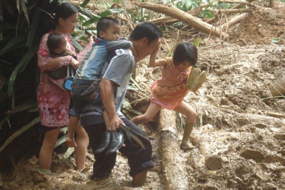 Banjir Bandang Terjang Kalimantan Selatan - JPNN.COM