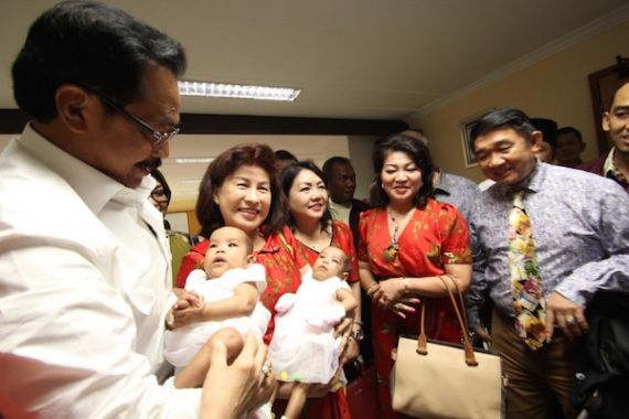 Dokter Izinkan Bayi Kembar Siam Pulang ke Rumah - JPNN.COM