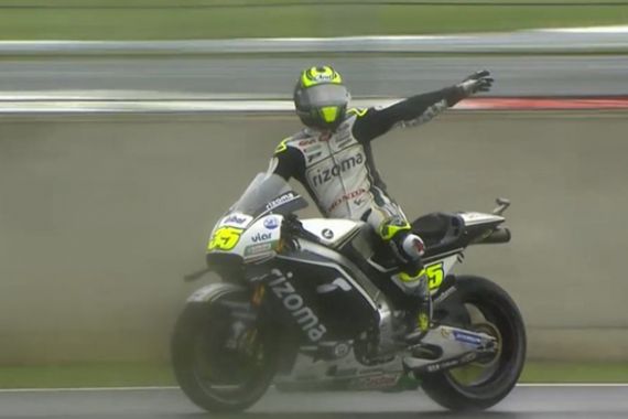 Kualifikasi Gila! Banyak Insiden, Crutchlow Pole, Rossi Kedua - JPNN.COM