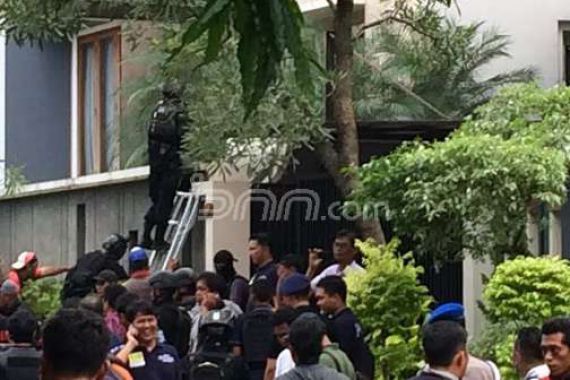 Polisi Periksa Potensial Suspect Penyanderaan Pondok Indah - JPNN.COM