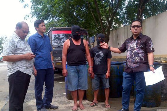 Gara-gara ‘Kencing’ 40 Kali Dijalan, Sopir Truk Ini Ditangkap Polisi - JPNN.COM