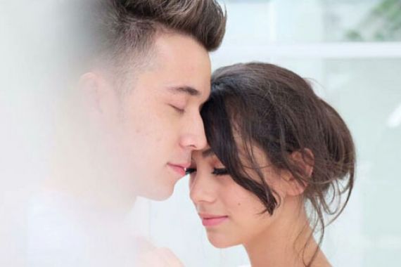 Fans Jangan Baper Yah, Stefann Pamer Foto Mesra Bareng Janda Cantik - JPNN.COM