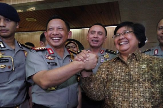 Ingat Ya! Menteri Siti Nyatakan Perang Lawan Kejahatan Karhutla - JPNN.COM