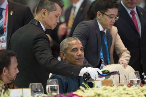 Jelang Makan Malam, Obama dan Duterte Saling Pandang, Lalu.. - JPNN.COM