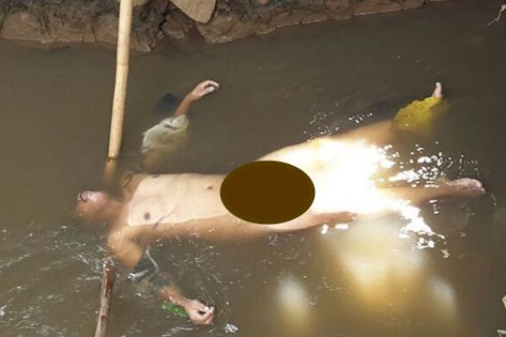 Lantai Kamar Mandi Jebol, Tukang Las Tewas Hanyut di Kali - JPNN.COM