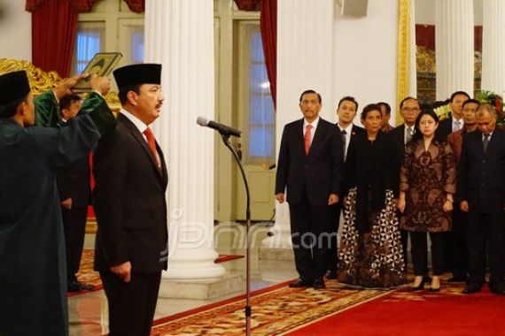 SAH! Jokowi Lantik Budi Gunawan Jadi Kepala BIN - JPNN.COM