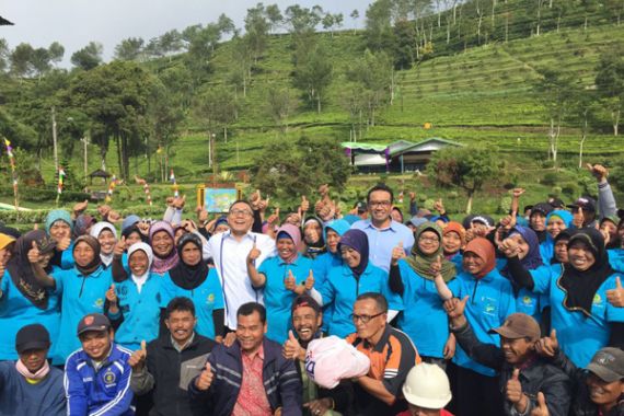 Blusukan ke Pasar Bumiayu, Ketua MPR Borong Kue dan Sayur - JPNN.COM