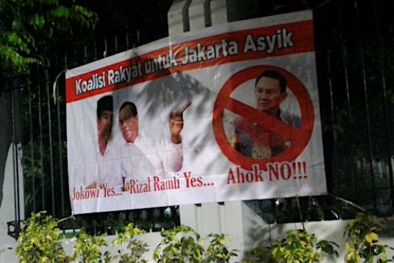 Lah, Ada Spanduk Jakarta Asyik Tolak Ahok - JPNN.COM