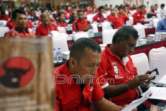 Sabar, Nama Pengantin Sedang Dibahas di Rumah Bu Mega - JPNN.COM