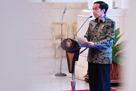 Sindiran Pedas untuk PNS, Jokowi: Duduk Manis, Hanya Urus SPJ - JPNN.COM