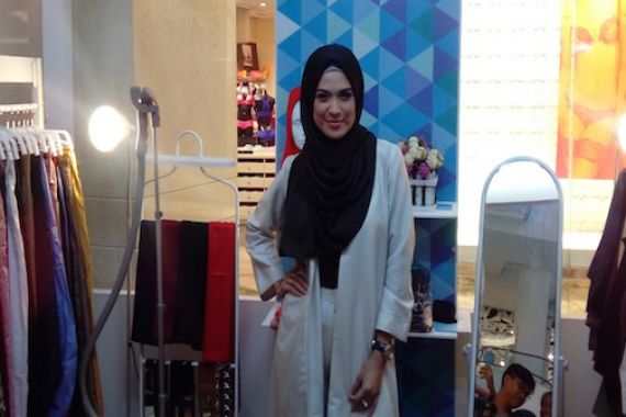 Geluti Bisnis Hijab, Delia Tinggalkan Dunia Tarik Suara? - JPNN.COM