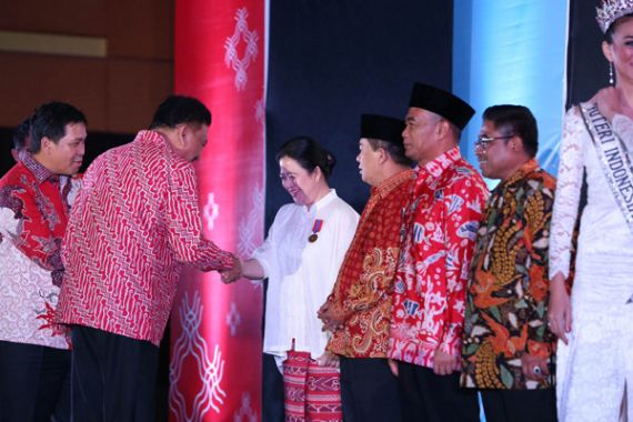 Puan Maharani Terima Anugerah jadi Warga Kehormatan Sulawesi Utara - JPNN.COM